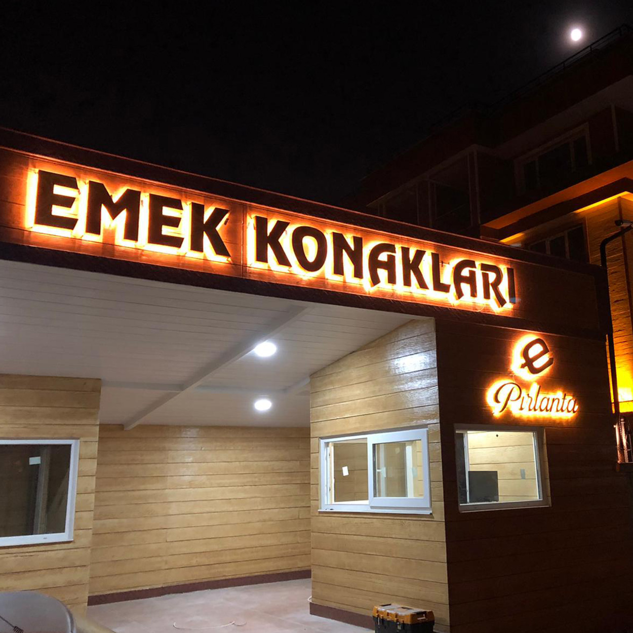 Kurumsal Kimlik Işıklı Logo Çalışması